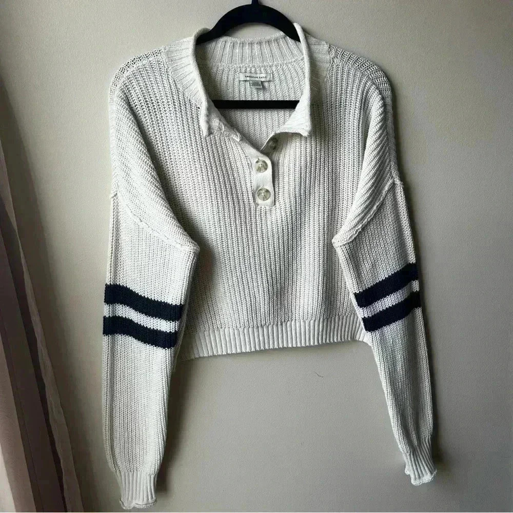 American Eagle Outfitters - Cropped Long Sleeve Henley Tee